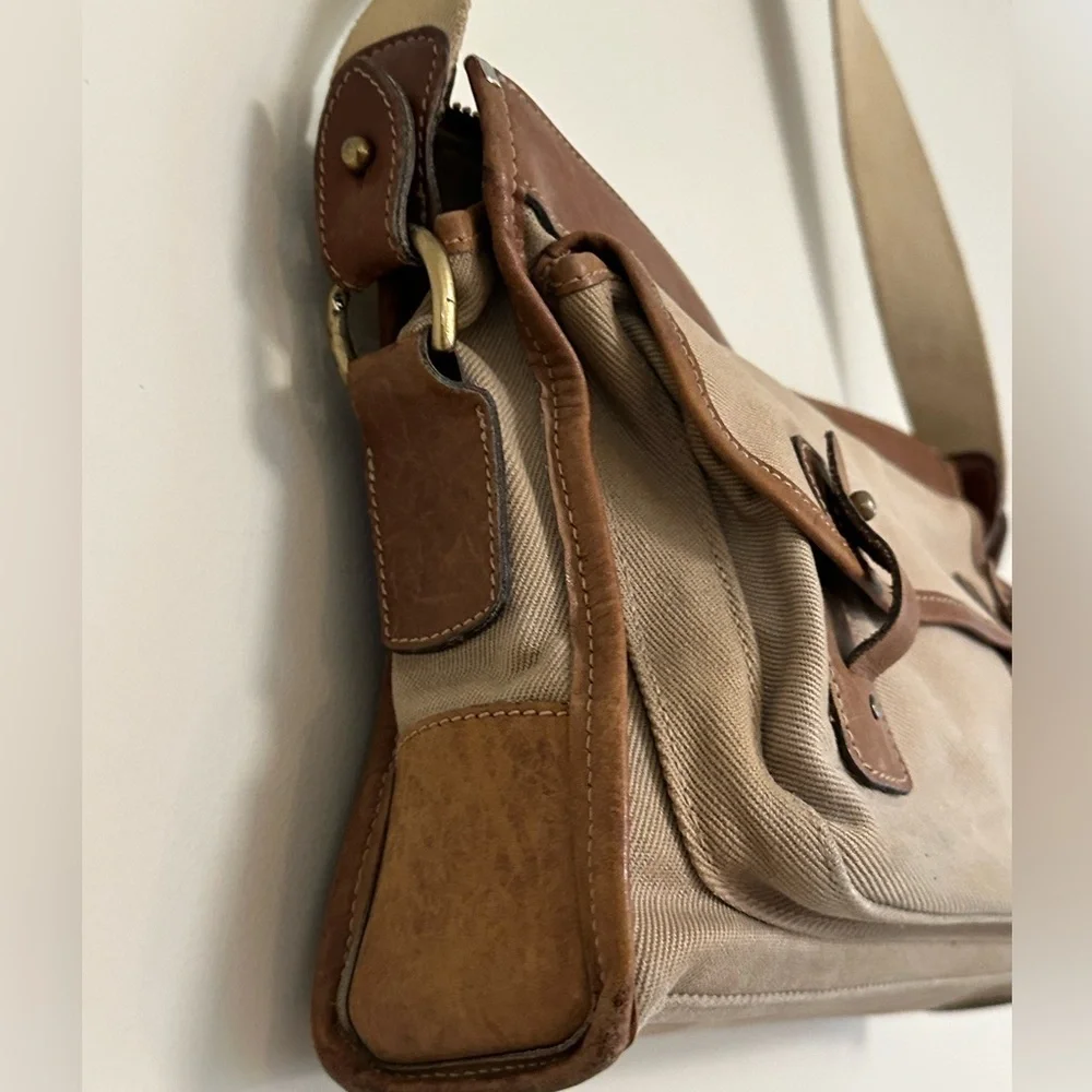 A684 circa 1978 Ghurka No. 8 Courier Bag Leather USA Made Vintage Saddle